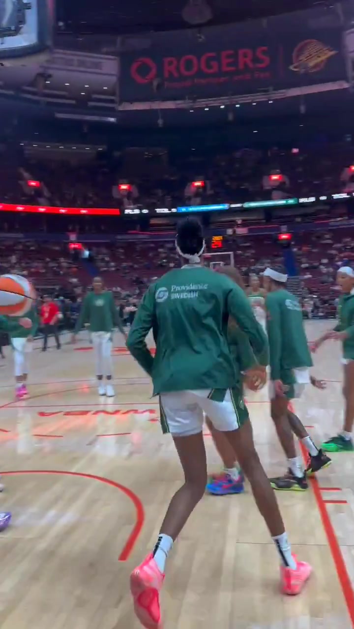 半岛体育登录入口-谁说女子不能扣~女版文班？1米98法国中锋训练轻松起飞完成扣篮