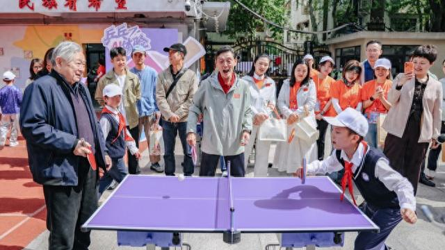 半岛体育登录入口-“沪超”校园赛太燃了：徐寅生陆元盛手把手教小球员，“小版樊振东”有点猛|乒乓|程之|乒乓球|巨鹿|比赛_新浪体育_新浪新闻